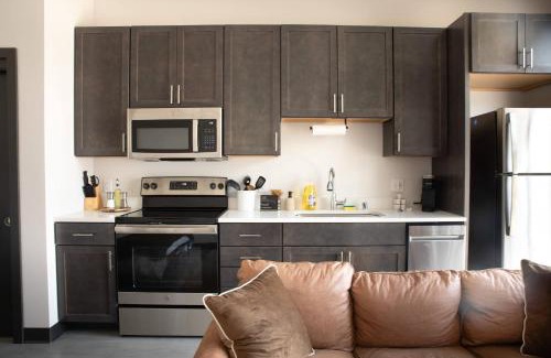 Westown Apartamento | Deer District Studio Apt JC1 - One Block from Fiserv & Baird