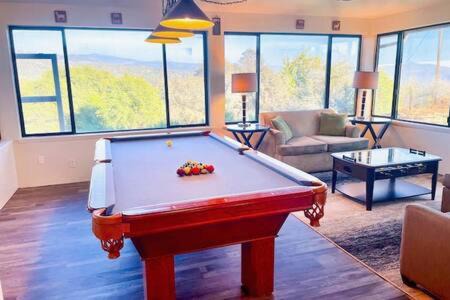Ahwahnee Casa | Deer Haven Hot Tub Foosball Pool Table