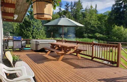 Clinton Cabina | Deer Lake Summer Getaway