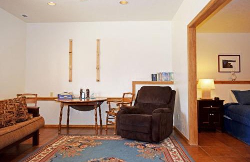 Red River Casa | Deer Mountain Lodge - Hot Tub - WiFi - Washer - Dryer - Fireplace