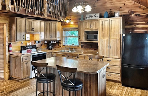 Compton Cabina | Deer Pond Cabin in Ozark Mountains - Minutes away from Buffalo River and hiking!