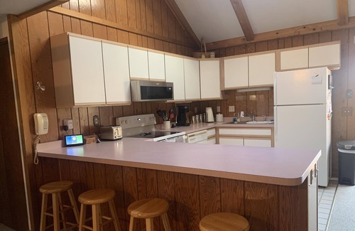 Terra Alta Cabina | Deer Ridge-watch the deer while relaxing in nature!
