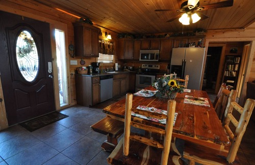 Branson Cedars Cabina | Espectacular habitación de 3 dormitorios con sala de juegos tipo loft. Deer Run Cabin; 1 milla a Legends of Golf