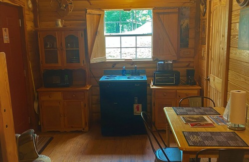 Mena Cabina | Deer Run is your perfect Mountaintop Cabin Equipped for Family Adventure!