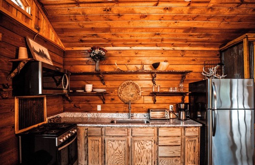 Mid America Cabina | Deer Run Treehouse - Starlight Haven