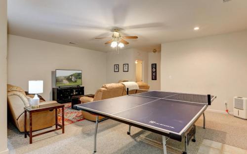 Big Canoe Casa | Deer View Retreat - Ramp to Home Wood-Burning Fireplace Netflix Ping Pong