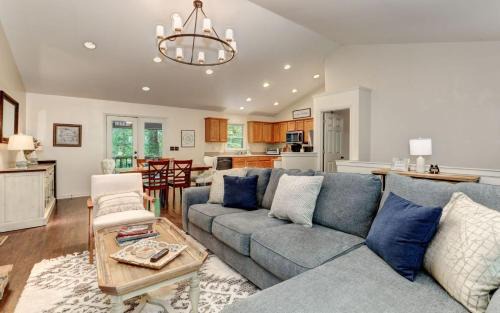 Big Canoe Casa | Deer View Retreat - Ramp to Home Wood-Burning Fireplace Netflix Ping Pong