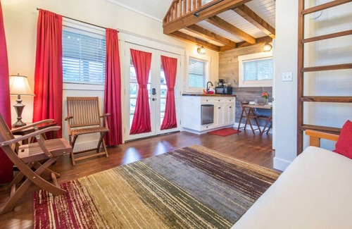 Lacy-Lakeview Cabina | Country Tiny House - 10min a Silos at Magnolia (# 3)