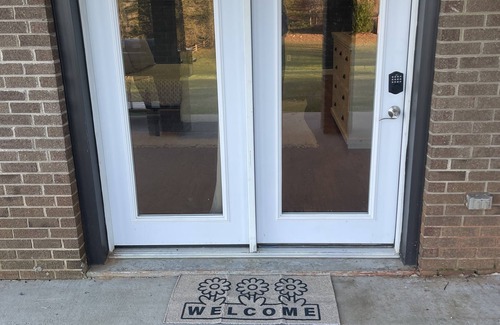 Hickory Apartamento | Deerfield Diary Guest Suite