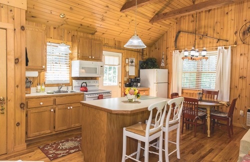 Lexington Cabaña | Deerfield Honeymoon Cottage en Autumn Ridge