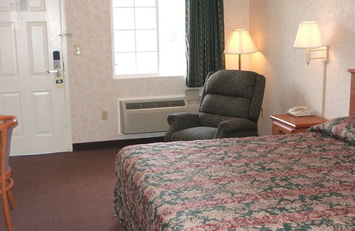 Greenbrier Hotel | Deerfield Inn & Suites