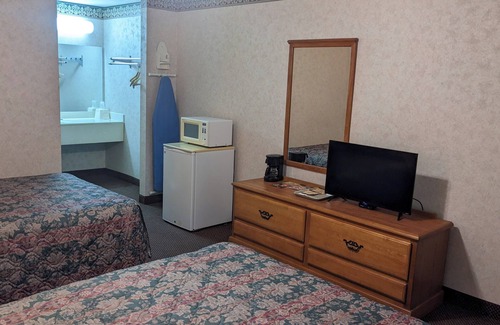 Greenbrier Hotel | Deerfield Inn & Suites