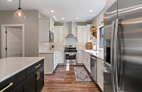 Indian Hills Casa | Deerpath Hill |Brand New Home |6 Re-Usable Passes to Fontana Beach Included (Less than a Mile Away)