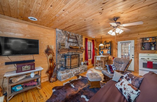 Mentone Cabina | Deerwood-private, cozy cabin in the woods