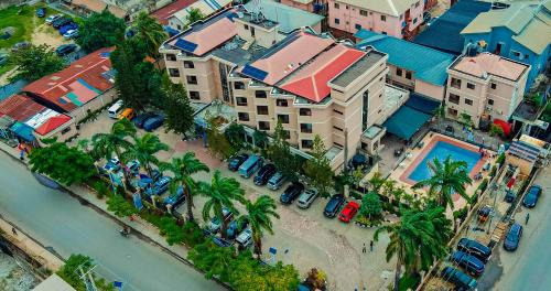 Oshodi-Isolo Hotel | Dees Hotels Apartments And Suites