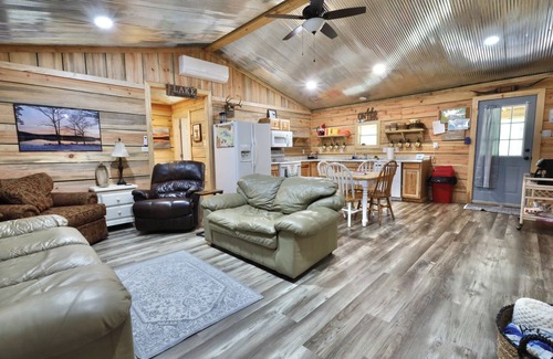 Amity Cabina | Degray Lake Cabin with kayaks available upon request