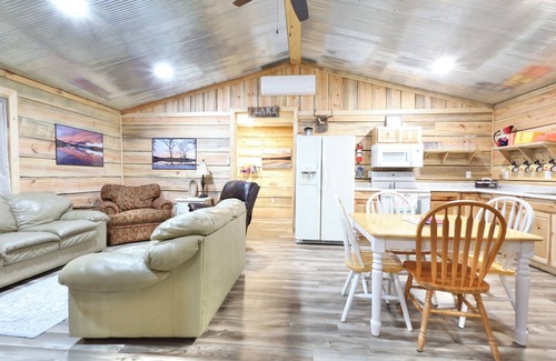 Amity Cabina | Degray Lake Cabin with kayaks available upon request