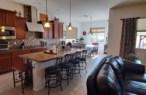 Sahuarita Casa | Deirdre's Desert Garden Home