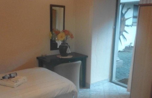 Greater Johannesburg Metropolitan Area Casa | dejazzy guest house