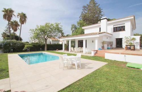 Vélez-Málaga Villa | Del Parque Flats Villa Sauce