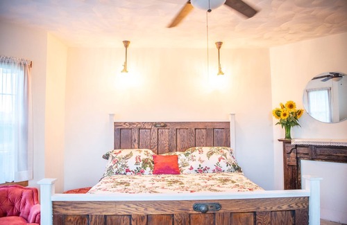 Dickerson Run Cama Y Desayuno | Delaine Room - The Farmhouse Bed & Breakfast at Maple Bottom Farm