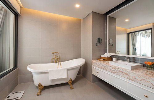 Bai Chay Hotel | DeLaSea Ha Long Hotel