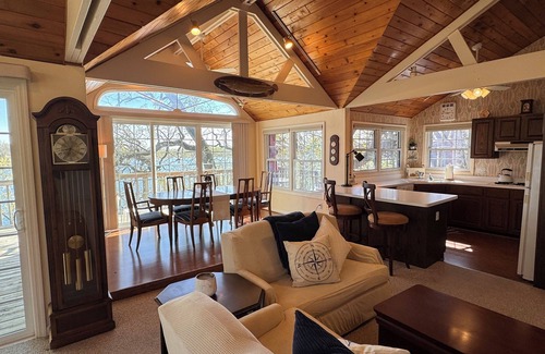 Delavan Lake Casa | Delavan Lakefront!! The Avalon on Delavan