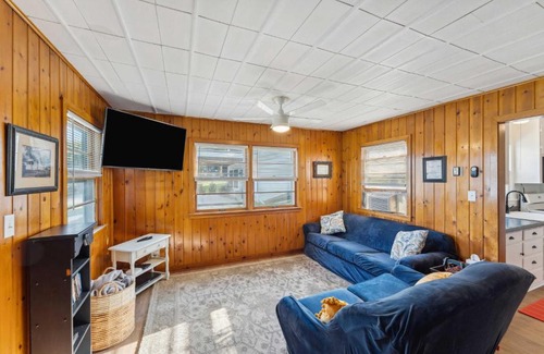 Delavan Casa | Delavan Retreat with Patio on Turtle Lake!