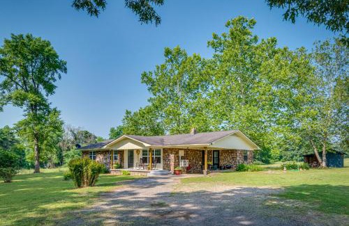 Centerville Casa | Delaware Vacation Rental Walk to Lake Dardanelle!