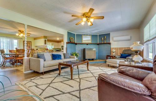Centerville Casa | Delaware Vacation Rental Walk to Lake Dardanelle!