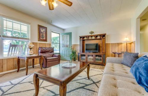 Centerville Casa | Delaware Vacation Rental Walk to Lake Dardanelle!