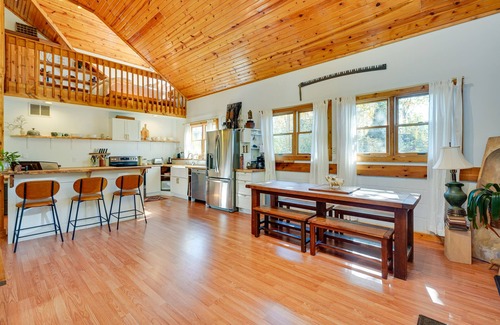 Delaware Cabina | Delaware 'Wooded River Retreat' w/ Views & More