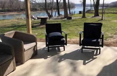 Tuscumbia Cabina | “Delbert” one of the 5 Tiny Cabins on the Osage River