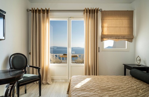 Oia Hotel | Delfini Villas