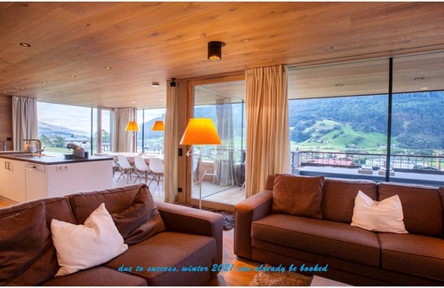 Bramberg am Wildkogel Chalet De Esquí | Delicious dining with a view of Hohe Tauern National Park,close to the ski lift