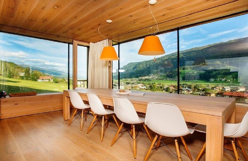 Bramberg am Wildkogel Chalet De Esquí | Delicious dining with a view of Hohe Tauern National Park,close to the ski lift