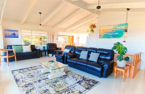 Hilltop Casa | Delight in Birch-Lake View Holiday Home