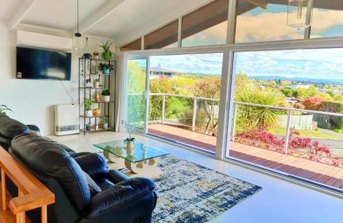Hilltop Casa | Delight in Birch-Lake View Holiday Home