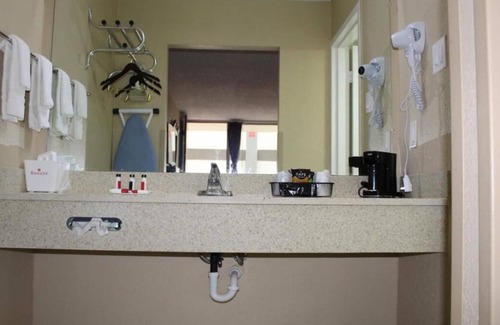 Perry Casa | Delight In The Peach State! Affordable Stay In The Heart Of Perry Georgia!