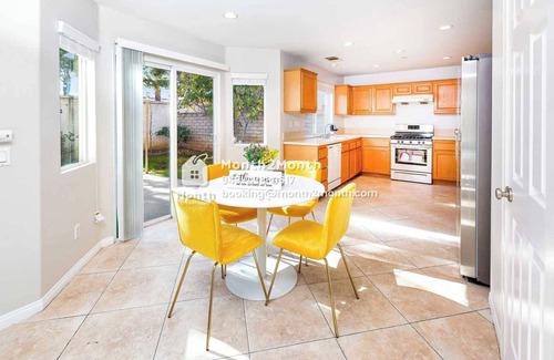 Fontana Casa | Delight on Jamestown Circle #41327