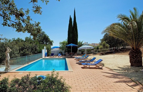 Sao Bras de Alportel Cabaña | Delightful 3 Bedroom Farmhouse with Private Pool and large Gardens