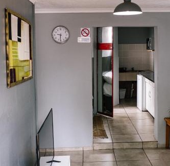 Germiston Apartamento | Delightful 1,5 Bedroom Flat in Germiston with WI-FI