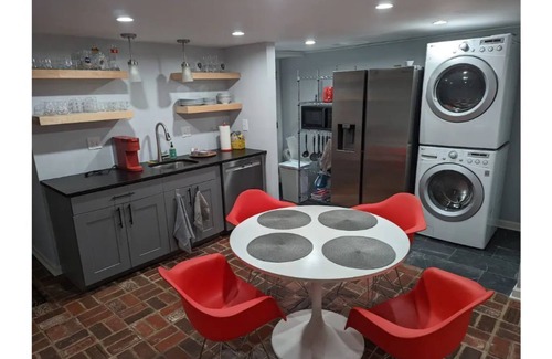 Capitol Hill Apartamento | Delightful 1 bdrm/2 bed in center of Capitol Hill.
