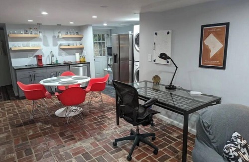 Capitol Hill Apartamento | Delightful 1 bdrm/2 bed in center of Capitol Hill.