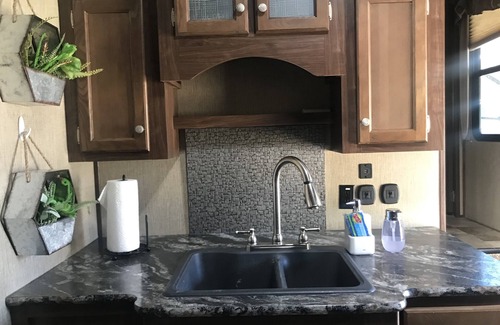 Tracy Casa | Delightful 1-bed RV with parking on premises