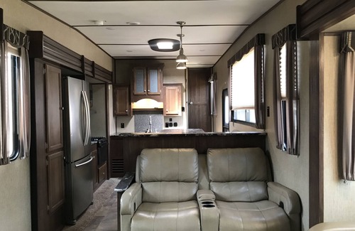 Tracy Casa | Delightful 1-bed RV with parking on premises