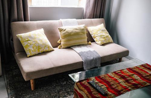 Germiston Casa | Delightful 1 Bedroom Flat in Germiston with WI-FI