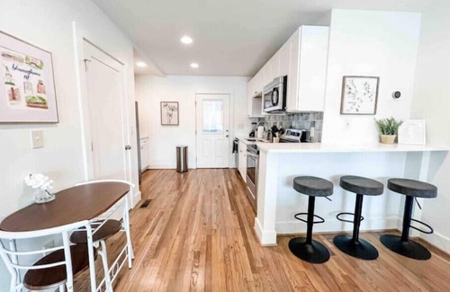 Homewood Condominio | Delightful 2 BR Condo Downtown Homewood