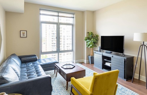 Reston Apartamento | Delightful 2BR Apt in Reston w/ Hardwood Floors