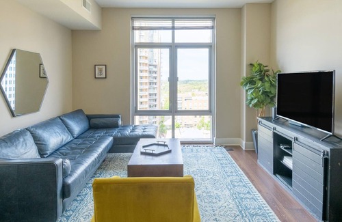 Reston Apartamento | Delightful 2BR Apt in Reston w/ Hardwood Floors